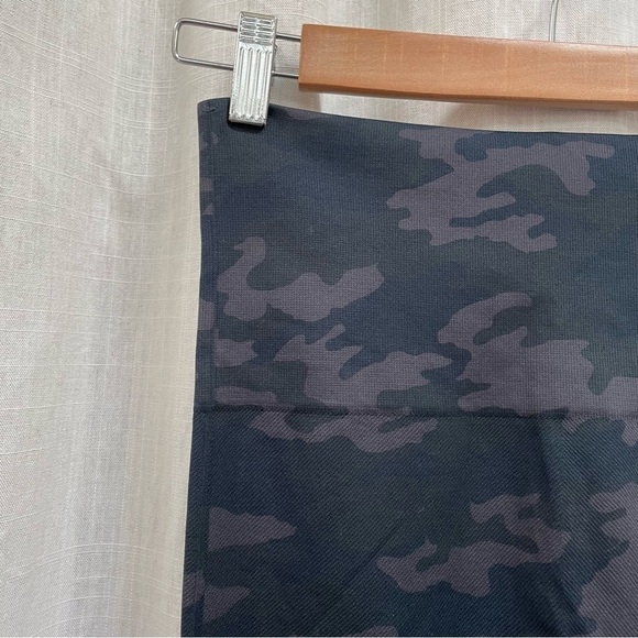 SPANX Seamless Leggings green camo size small - Picture 4 of 12